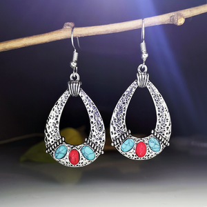 Grandi Orecchini a Goccia con Accenti Colorati, Design in Stile Etnico Vintage, Accessori di Moda per Donne - Product Image 1