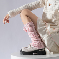 Nuevo diseño de invierno Cable tejer calcetines para botas calentadores de piernas inferiores negro blanco colores bola pequeña arco cadena decoración uso diario cuerpo puño