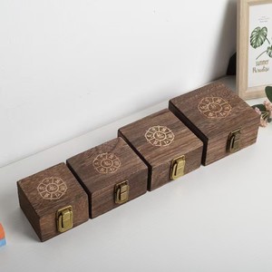 Caja cuadrada vintage de madera de Paulownia con tapa abatible y cierre para embalaje de joyas y antigüedades 10x10x5cm - Product Image 1