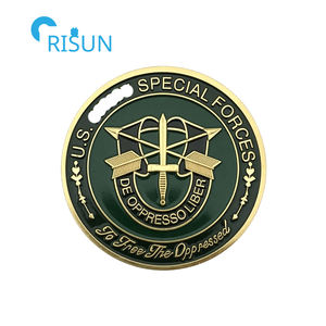 Décapsuleur commémoratif personnalisé avec médaillon de vétéran des Forces Spéciales et pièce de défi Béret Vert - Product Image 6