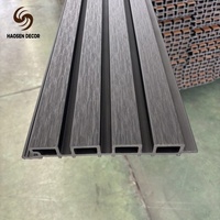 Panneau de façade en WPC co-extrudé de qualité supérieure avec design cannelé pour maison