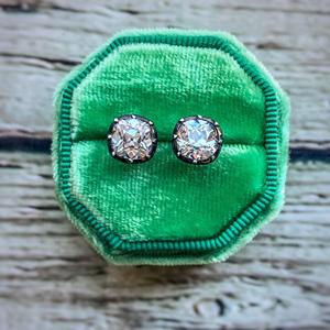 Boucles d'oreilles clous en diamant plaqué or de qualité supérieure pour femmes, en argent sterling 925, élégantes, scintillantes, bijoux de luxe, style intemporel et tendance - Product Image 2