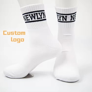 Custom Neutral Outdoor Knitted Sports Socks High Quality Quick Dry Non <b>Slip</b> Youth Crew Socks Wholesale - Product Image 1