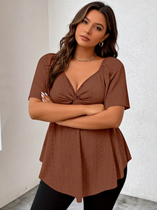Haut peplum asymétrique marron chocolat pour femme, grande taille, col en V, torsadé sur le devant, manches volantées, broderie ajourée - Product Image 6