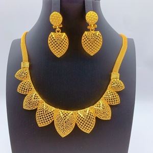 Offre Spéciale : Parure <span class=keywords><strong>de</strong></span> Bijoux <span class=keywords><strong>de</strong></span> Luxe Plaqué Or 24K, Motif Fleurs Africaines, pour Mariage (Collier et Boucles d'Oreilles) - Product Image 1