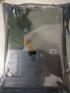 新品未開封 シーゲイト モメンタス 1TB 2.5インチ SATA III 5400 RPM 8MB キャッシュ ハードドライブ - Product Image 1