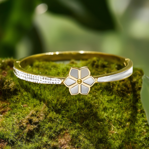Brazalete de Moda en Acero Inoxidable 316L con Baño de Oro PVD y Diseño Floral para Mujer - Product Image 3