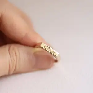 맞춤 보석 14k/18k 골드 주얼리 스테인레스 스틸 조각 편지 반지 기하학적 실버 이름 초기 반지