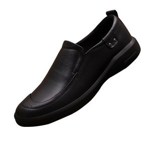 Mocassins en cuir véritable pour hommes, bout rond, à enfiler, confortables, toutes saisons, semelle extérieure en caoutchouc, semelle intermédiaire en EVA, doublure textile, couleur unie - Product Image 4