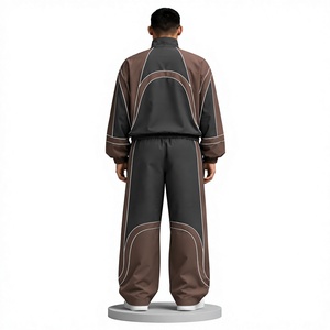 Conjunto Deportivo de Dos Piezas para Hombre, Diseño Curvo, Estilo Urbano, con Paneles en Contraste Gris Oscuro, Marrón y Blanco, Cierre Completo, Corte Holgado - Product Image 2