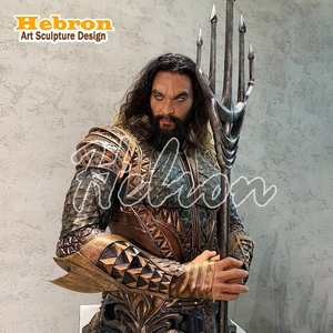 Statue de personnage <span class=keywords><strong>Aquaman</strong></span> de haute qualité à l'échelle 1/1, armure verte avec décorations dorées, implantation de cheveux en silicone, yeux en verre - Product Image 1