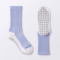 Chaussettes de football personnalisées avec logo OEM ODM respirantes et rembourrées, chaussettes de sport antidérapantes bleu ciel pour hommes