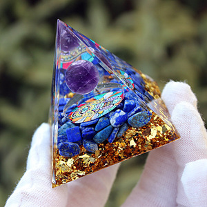 Pirámide de Resina Epoxi de Cristal de 5 cm, Decoración Feng Shui, Adorno de Escritorio, Regalo de Inauguración de Casa - Product Image 3