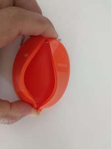 Monedero ovalado para apretar en blanco de goma de Pvc con logotipo personalizado con llavero para bolso y regalo de Promoción Comercial - Product Image 6