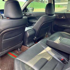 Sedán <span class=keywords><strong>2014</strong></span> de <span class=keywords><strong>Segunda</strong></span> <span class=keywords><strong>Mano</strong></span>, 4 Puertas, 5 Plazas, Transmisión Automática, Asientos de Cuero, Neumáticos R19, Volante a la Izquierda, Color Oscuro, Cámara Trasera de 360° - Product Image 5