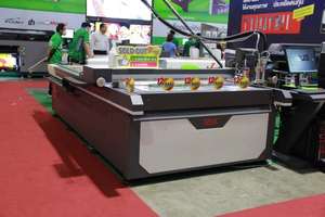 Kỹ Thuật Số Bàn Calender Lều Cắt <span class=keywords><strong>Plotter</strong></span> Phẳng Căng Thẳng Vải Cong Tường Hiển Thị Máy Cắt Cho Triển Lãm Thương Mại - Product Image 2