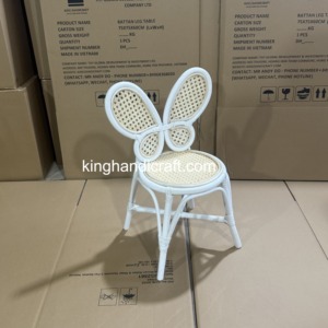 Chaise d'enfant en rotin faite à la main de qualité supérieure pour la location lors de fêtes, mariages et événements – Décoration en osier naturel, écologique et durable - Product Image 2