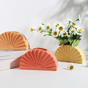 사용자 정의 로고 스몰 사이즈 섹터 북유럽 세라믹 꽃병 장식품 꽃 용기 거실 가정 창조적 인 신선한 스타일 장식 - Product Image 4