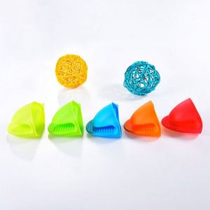 Heat Resistant Cooking Pot Holder Gloves Mini Silicone Oven Pinch Mitts - Product Image 1
