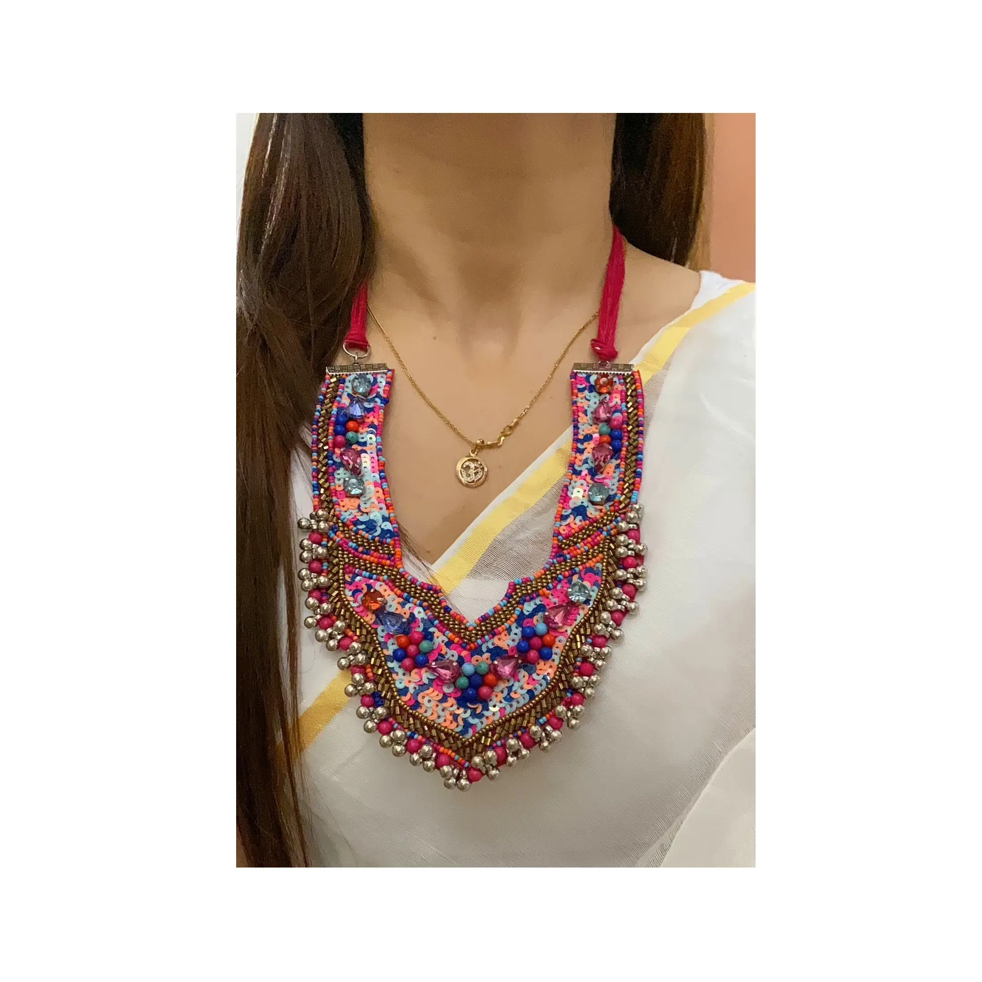 Direct Factory Supply Handcrafted Beautiful Elegant Fabric Necklace Uses as Occasional Wear Primed for Export Sales