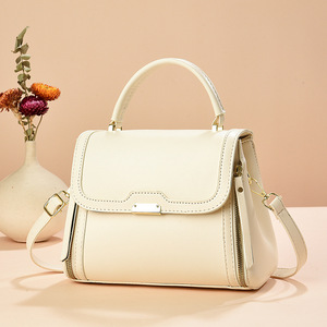 Petit sac à main carré noir de taille moyenne, sac bandoulière quotidien, sac à l'épaule simple et tendance, sac pour femme, printemps 2025 - Product Image 3