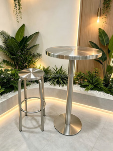 Tavolo Alto Moderno in Acciaio Inox Spazzolato con Texture Radiale, Base Alta per Bistrot, Caffè, Ristoranti e Hotel, Arredamento Commerciale - Product Image 6