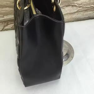 กระเป๋าถือหรูหรา 5A ของแท้สำหรับผู้หญิง แฟชั่น ทนทาน น้ำหนักเบา ปิดด้วยซิป สายสะพายไหล่ กระเป๋าดีไซเนอร์ - Product Image 4