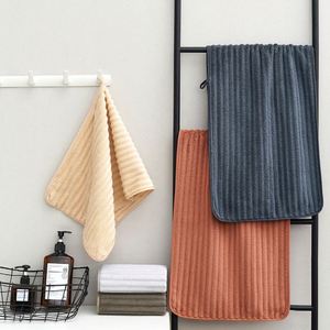 Toalla de Playa y Baño de Felpa Coral Acolchada, Absorbente y de Secado Rápido, Venta al Por Mayor de Fábrica - Product Image 4