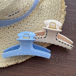 กิ๊บติดผมเดนิมสุดหรูสำหรับเด็กผู้หญิง สีฟ้า อะซิเตท ประดับเพชรน้ำ ดีไซน์รูปฉลาม สไตล์เกาหลี กิ๊บพลาสติก - Product Image 6