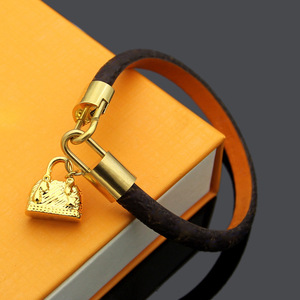 Braccialetto in pelle cuore con Logo di marca in acciaio inossidabile stile stile stile bracciale per <span class=keywords><strong>donna</strong></span> uomo - Product Image 5