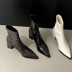Bottines à talon bloc et bout pointu pour femme, nouvelle collection hiver automne, en cuir verni noir, avec fermeture éclair arrière, élégantes et haut de gamme - Product Image 1