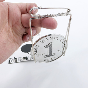 Kingmagic, fabricante de accesorios y trucos de magia, se especializa en trucos de manipulación de monedas y transformación de dinero para espectáculos. - Product Image 1