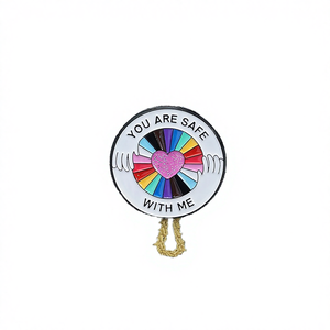 Épingles en émail peintes en métal arc-en-ciel de la fierté, l'amour est l'amour, broche en forme de cœur, badge de revers, bijoux, cadeaux pour les amis et les alliés LGBTQ - Product Image 4