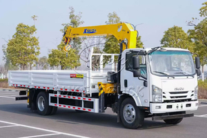 Camion grue 4x4 ISUZU 4WD pour tout-terrain, grue montée sur camion de 5T avec caisse de chargement - Product Image 5
