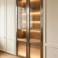 Armoire intégrée au sol et au plafond en contreplaqué ambré crème, finition moderne ultra-brillante, avec robinet, charnière, éclairage LED et lavabo pour chambre à coucher