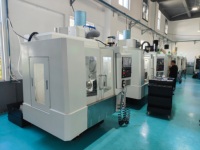 Fraiseuse verticale CNC REALGOLD VMC650 VMC850 4/5 axes avec système de commande GSK unique, cône BT40, pour usinage léger VMC855