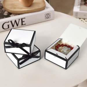 Caja de Regalo Cuadrada de Cartón Ecológica, Autoarmable, con Lazo Blanco y Negro, Diseño Plegable, Apta para Alimentos, Ideal para Dulces/Velas - Product Image 3