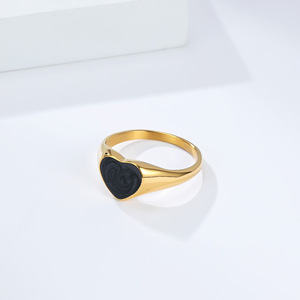 Anillo de Acero Inoxidable Chapado en Oro con Forma de Corazón, Bisel Rojo, Negro y Blanco, Joyería de Moda Unisex, Regalo - Product Image 3