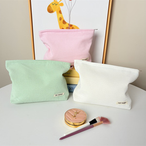 Nuova Borsa per il Trucco in Poliestere Riutilizzabile con Cerniera a Nido d'Ape, Elegante e Fresca, Pochette da Mano per Ragazze, Minimalista in Tinta Unita, Grande - Product Image 4