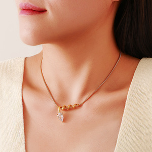 Collar de acero inoxidable con colgante de circonita en forma de gota de agua, cadena de hueso de serpiente, chapado en oro de 18k para mujer - Product Image 1