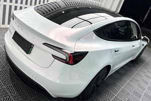 Vinilo para Rotulación de Vehículos Blanco Encantador con Rosa, Película de Vinilo PET para Coches de Alto Brillo con Liberación de Aire y Autoreparación, Rollo Automotriz que Cambia de Color - Product Image 6
