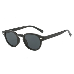 Occhiali da Sole Ovali Vintage Semplici da Uomo con Rivetti, Occhiali da Sole Casual da Viaggio, Scelta Colorata, Occhiali da Vacanza per Coppie - Product Image 1