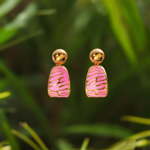 Pendientes de Moda con Diseño de Cebra Rosa, Acero Inoxidable 316L, Baño de Oro PVD, Joyería de Alta Gama - Product Image 3