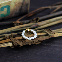 Trendy natürlicher Süßwasser perlen ring elastisch verstellbarer kleiner Gold perlen ring Zeigefinger ring im Herbst und Winter
