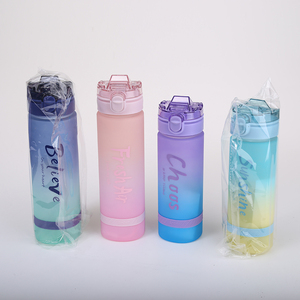 Bouteille d'eau pour enfants avec paille et autocollants de dessin animé Couleurs dégradées Type de paille Bouteille d'eau pour enfants Bouteille de boisson en gros 620ml - Product Image 1