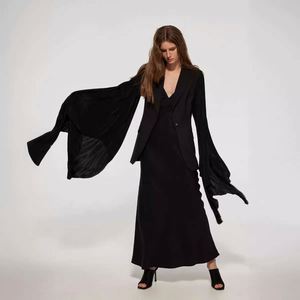 بدلة نسائية جديدة بتصميم ربيعي مع أكمام واسعة جداً على شكل زهرة اللوتس - Product Image 2