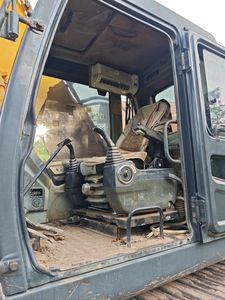 Excavatrice sur chenilles d'occasion Hyundai R225LC-7, poids opérationnel 22100 kg, équipement de construction avec moteur et propulseur - Product Image 2