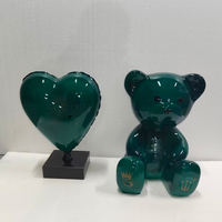 Prêt à expédier : Sculpture d'animal en résine faite à la main, motif cœur et ours, de haute qualité, pour la décoration intérieure tendance