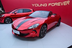 <span class=keywords><strong>MG</strong></span> Cyberster EV Voiture de sport électrique décapotable, performance rapide, neuve ou d'occasion, conduite à gauche, exportation Chine, vente en gros - Product Image 2