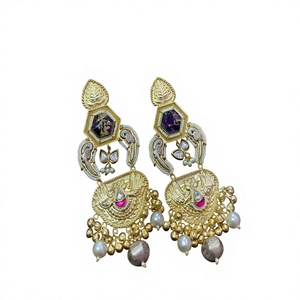 Hermosos pendientes de candelabro hexagonales chapados en oro de primera calidad con amatistas y perlas para mujer, estilo vintage para boda. - Product Image 2